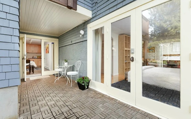 Private and Cozy Home in Kerrisdale