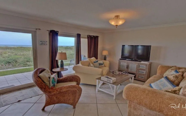 Seagull 101 Minium 3 Bedroom Condo by RedAwning