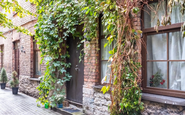 Dream Stay - Bright 2-Bedroom 2-Floor Old Town Apartment