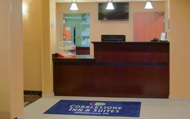 Cobblestone Inn & Suites - Winterset, IA
