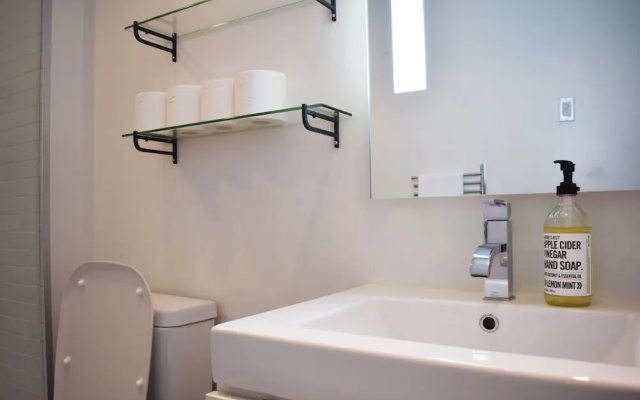Modern Downtown Studio in High Rise