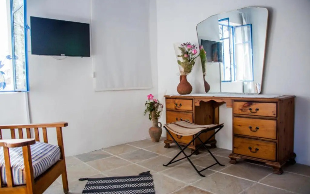 Cecilias Courtyard