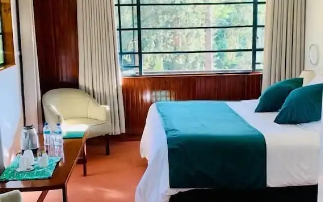 Pinetree Inn Hotel