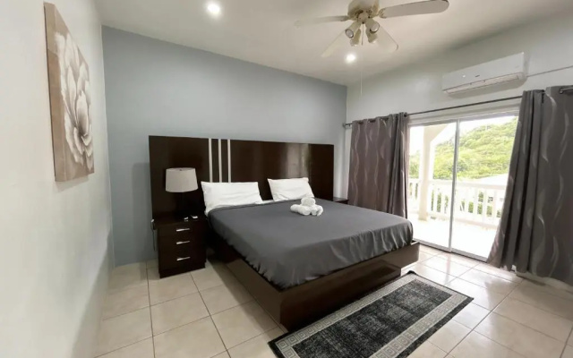Luxury 5BD Villa - Massive Pool & Outdoor Vibe