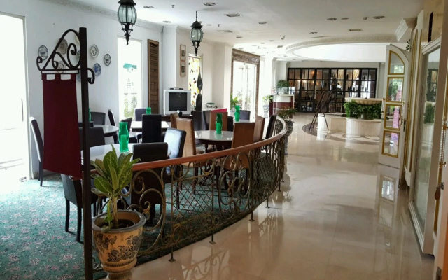 Oktroi Plaza