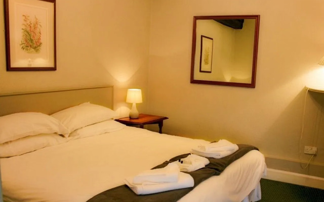 The Ilchester Arms Hotel