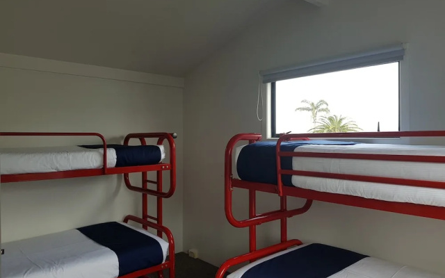 Tidewater Motel and Tourist Park - Hostel