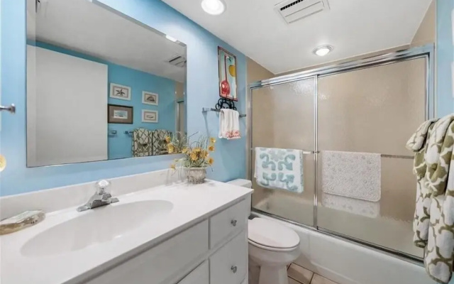 Sea Oats 115 2 Bedroom Home by RedAwning