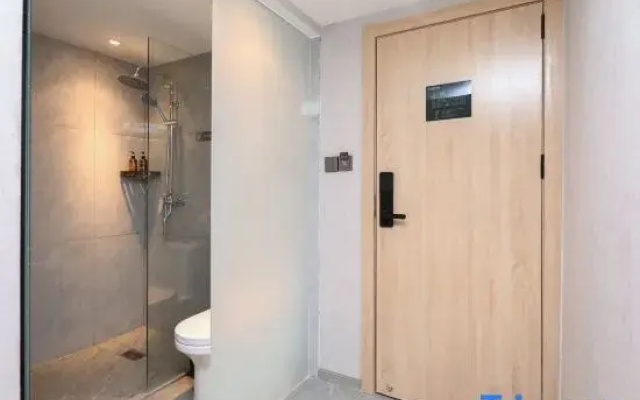 Qingmu Hotel (Nanjing Changfu Street Subway Station Bayi Hospital)