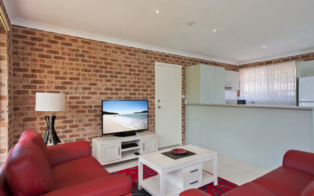 Pet Friendly Shoreline Dr 1/18 - Fingal Bay