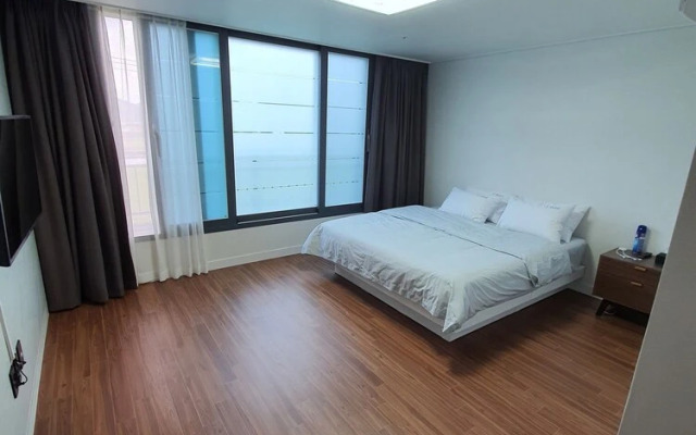 J Hotel