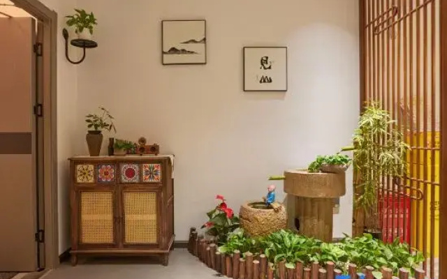 Qingshe Cityview Smart Hotel (Kunming Old Street Jiaosanqiao Subway Station)