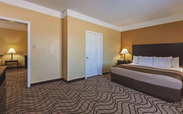 La Quinta Inn & Suites by Wyndham Angleton