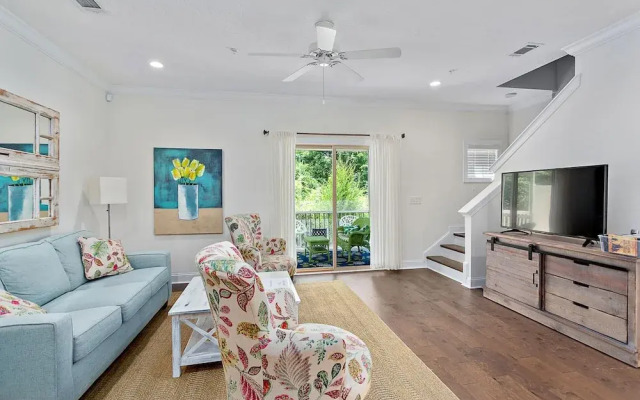 601 Mariners Circle by Hodnett Cooper