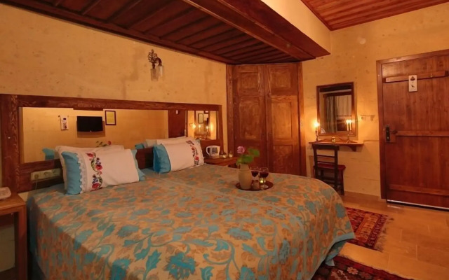 Jerveni Cave Hotel