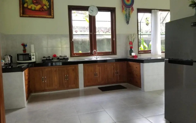 Sari Mimpi Kutuh