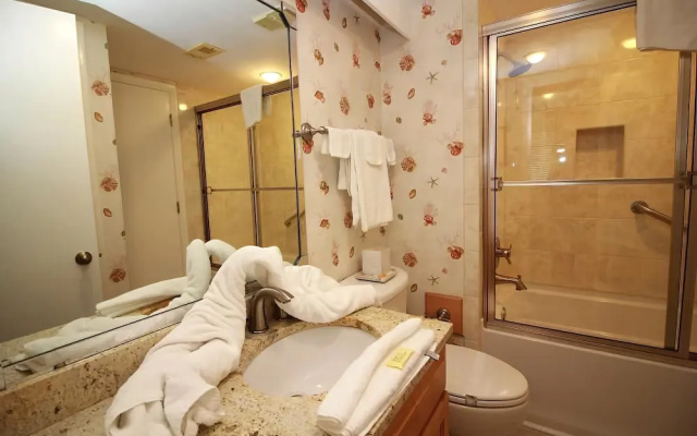 Windrift 410w 2 Bedroom Condo by RedAwning