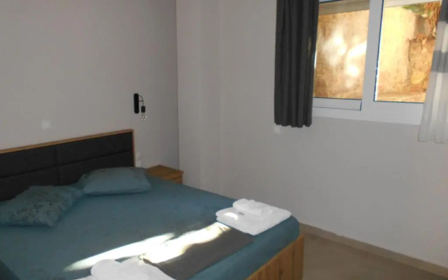 Haris Apartments