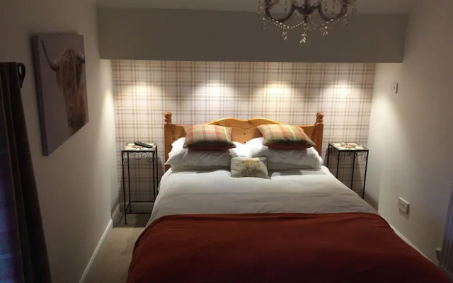 Lochside Lodge & Roundhouse Restaurant