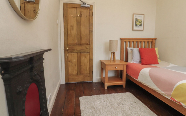 Canalside Cottage