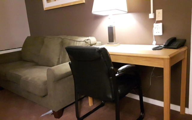 Canway Inn & Suites
