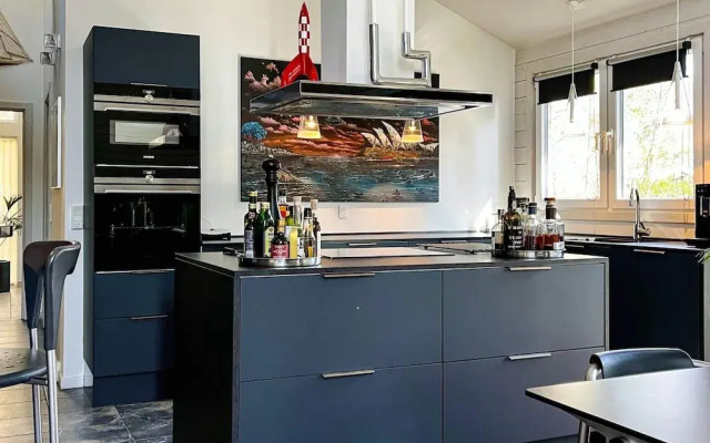 5 Star Holiday Home in Ronde