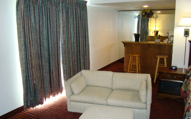 Rodeway Inn & Suites