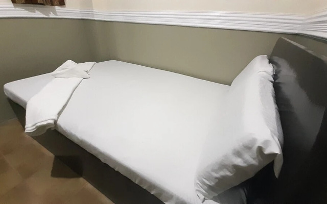 OYO 572 Kti Travellers Inn