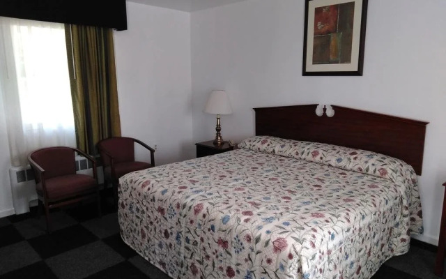 Cardinal Inn