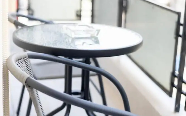 Modern 2-bedroom Gem Close to Metro