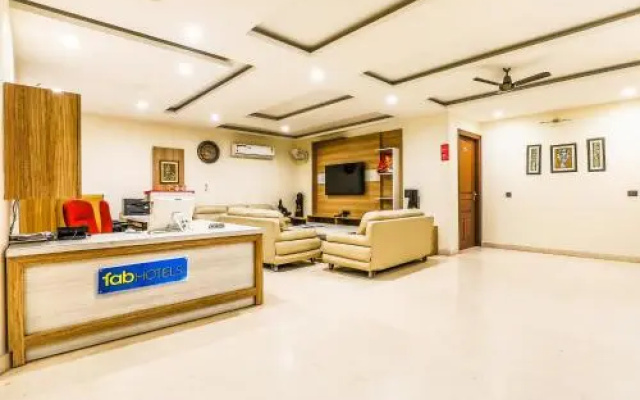 OYO 7785 Noida Castle
