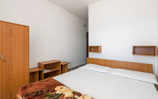 Beautiful Apartment in Prizna With Wifi and 3 Bedrooms