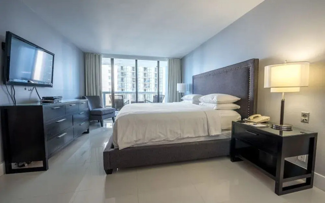 Sea-view Romantic Suite Minutes from the Beach
