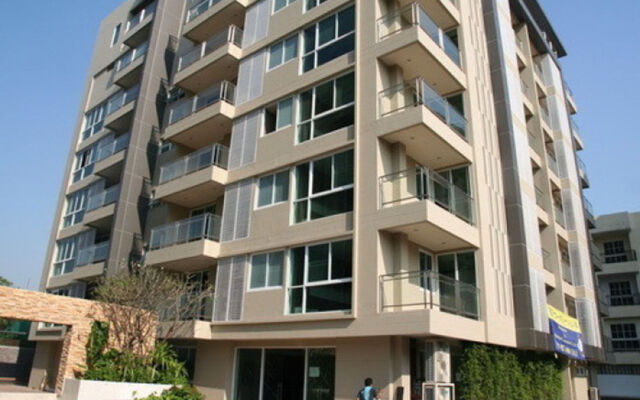 Отель Double Trees Residence вид на фасад