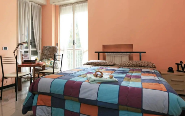 Room 200m subway, free park, 10min center, no fee