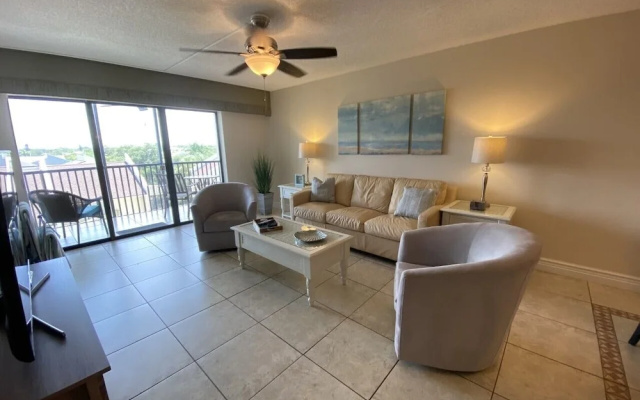 Bay Oaks by Beachside Management