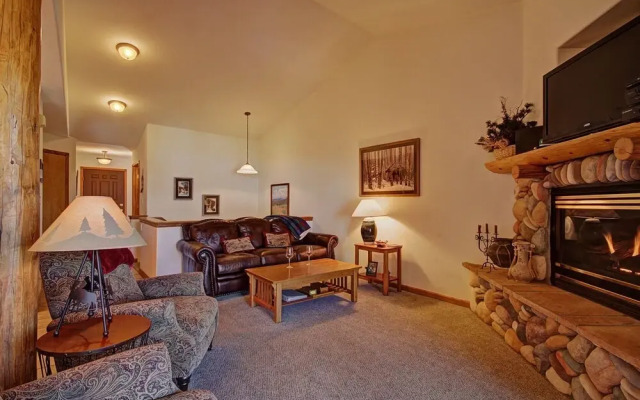 127 Lookout Ridge 2 Bedroom Townhouse by RedAwning