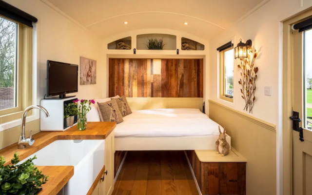 Hillside View Shepherds Hut