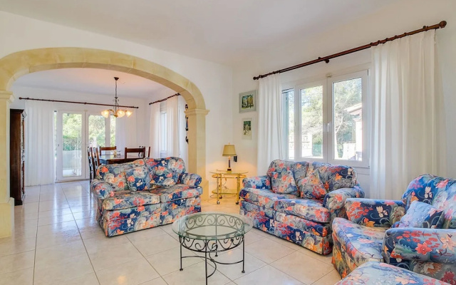 Cozy Holiday Home in Cala Murada With Swimming Pool