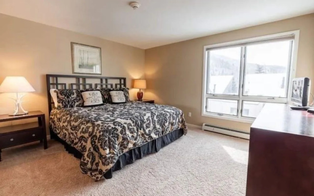 Breakaway West Convenient Condo Near Vail Village by RedAwning