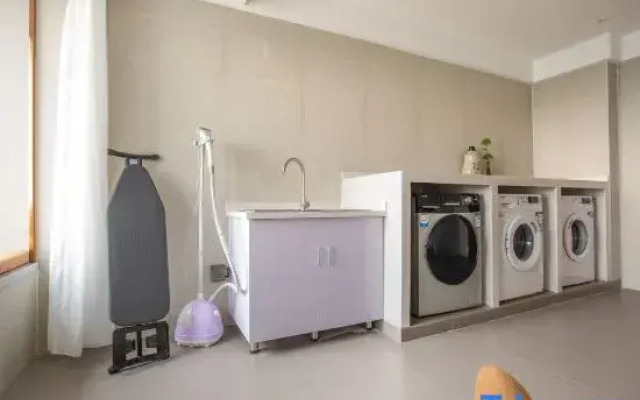 Homeinn Plus Hotel (Jinan West Railway Station East Square)