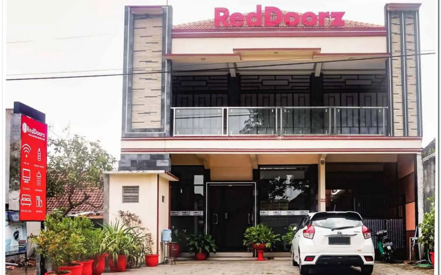 RedDoorz near Kampung Inggris Pare