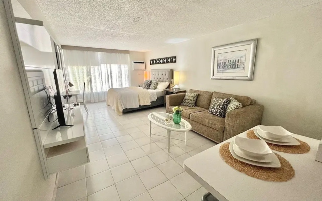 Clean Studio Condo With Free Parking Near T-mobile
