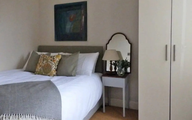 Lovely 2 Bedrooms Apartment Near Queens Park