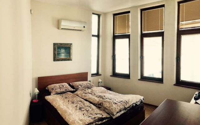 Апартаменты Burgas Center Apartments комната для гостей