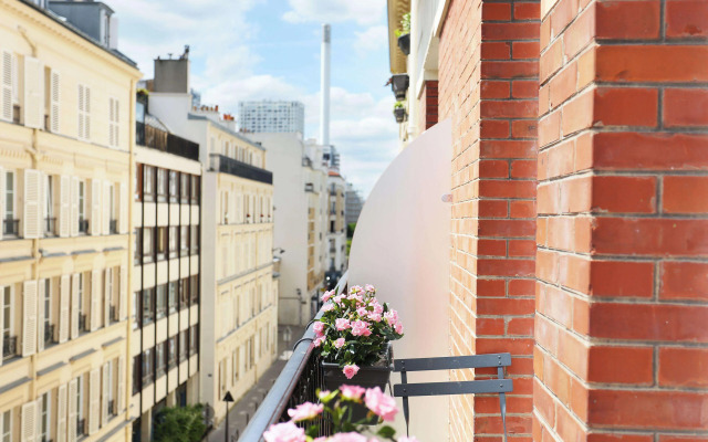 YAYS Paris Zola by Numa