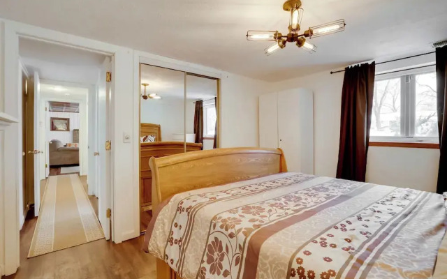 Pet-friendly Minneapolis Apt Near Shops & Dining!