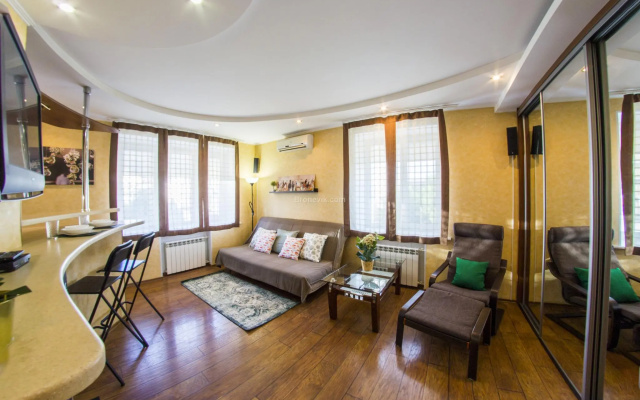 RENT-servis Apartamenty v istoricheskom tsentre Omska na Lermontova