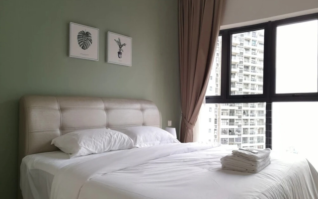 Sea View Homestay @ Country Garden Danga Bay