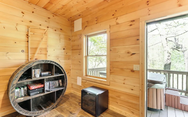 Pet-friendly Ellijay Vacation Rental w/ Hot Tub!